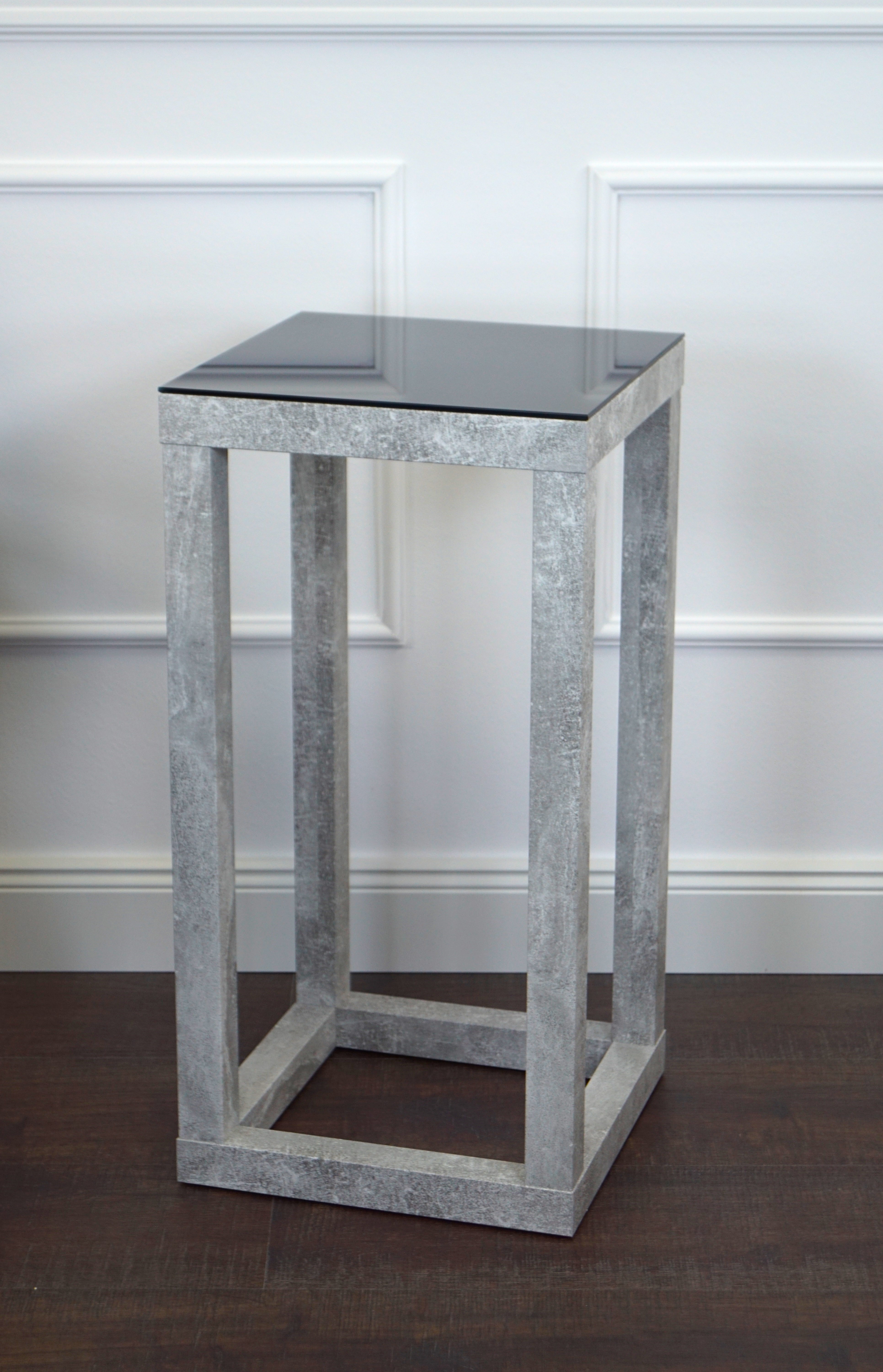 Blumensäule, Dekosäule "Cube", Gestell in Betonoptik, Glas in Schwarz, 30 x 30 x 70cm