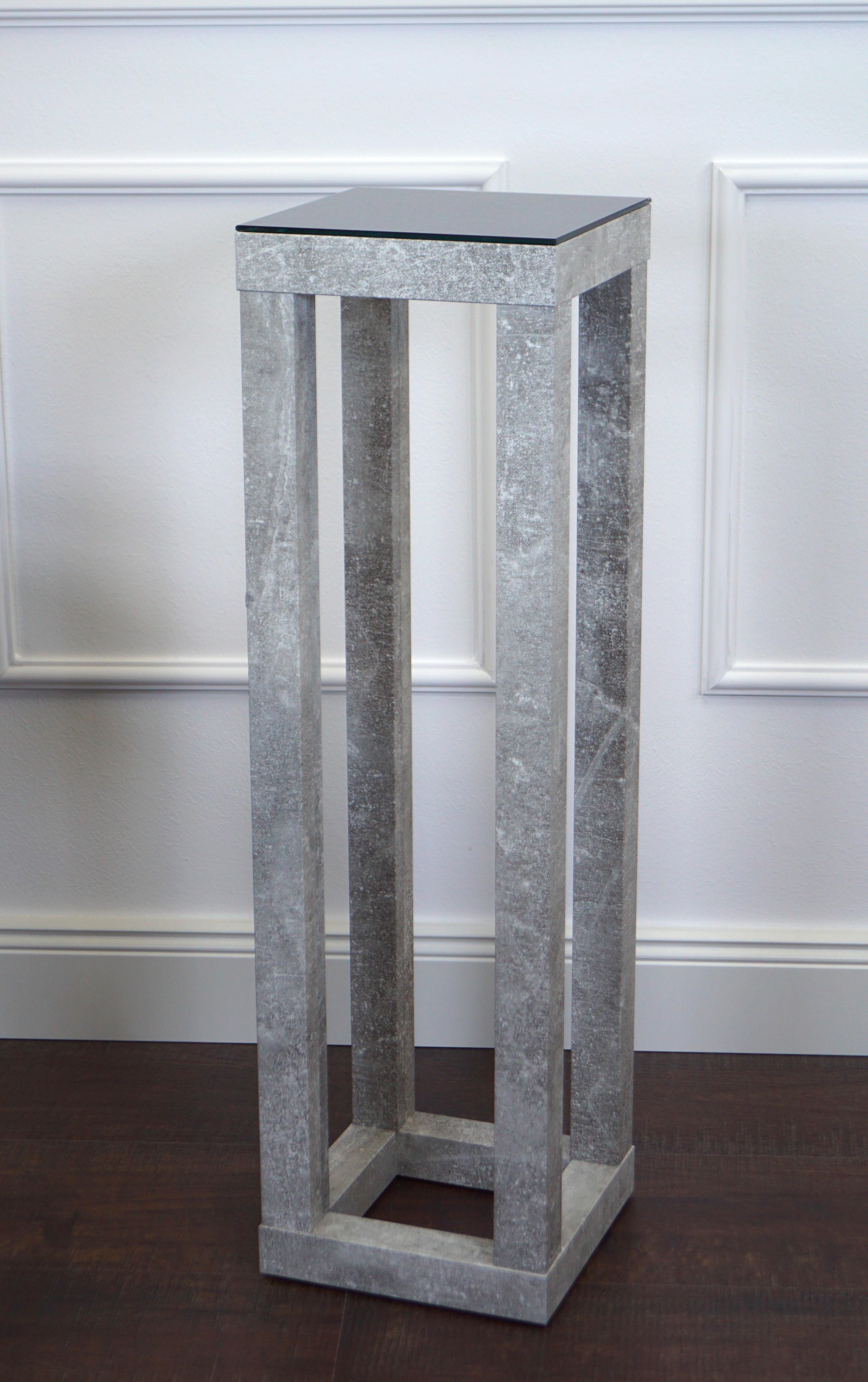 Blumensäule, Dekosäule "Cube", Gestell in Betonoptik, Glas in Schwarz, 20 x 20 x 60cm