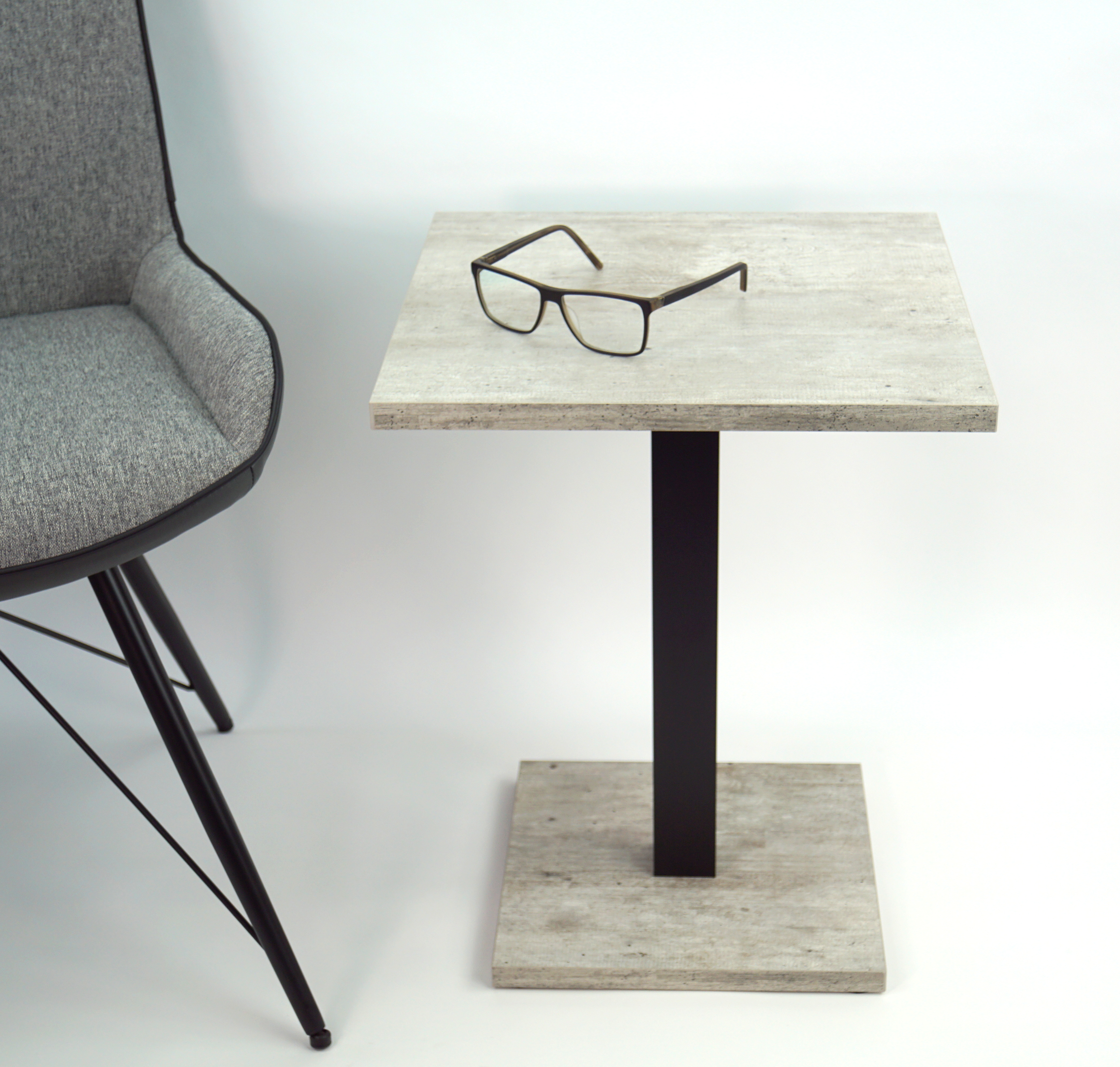 Beistelltisch "Rebus" in Betonoptik, Metall in Schwarz, 40 x 40cm x Höhe 50cm