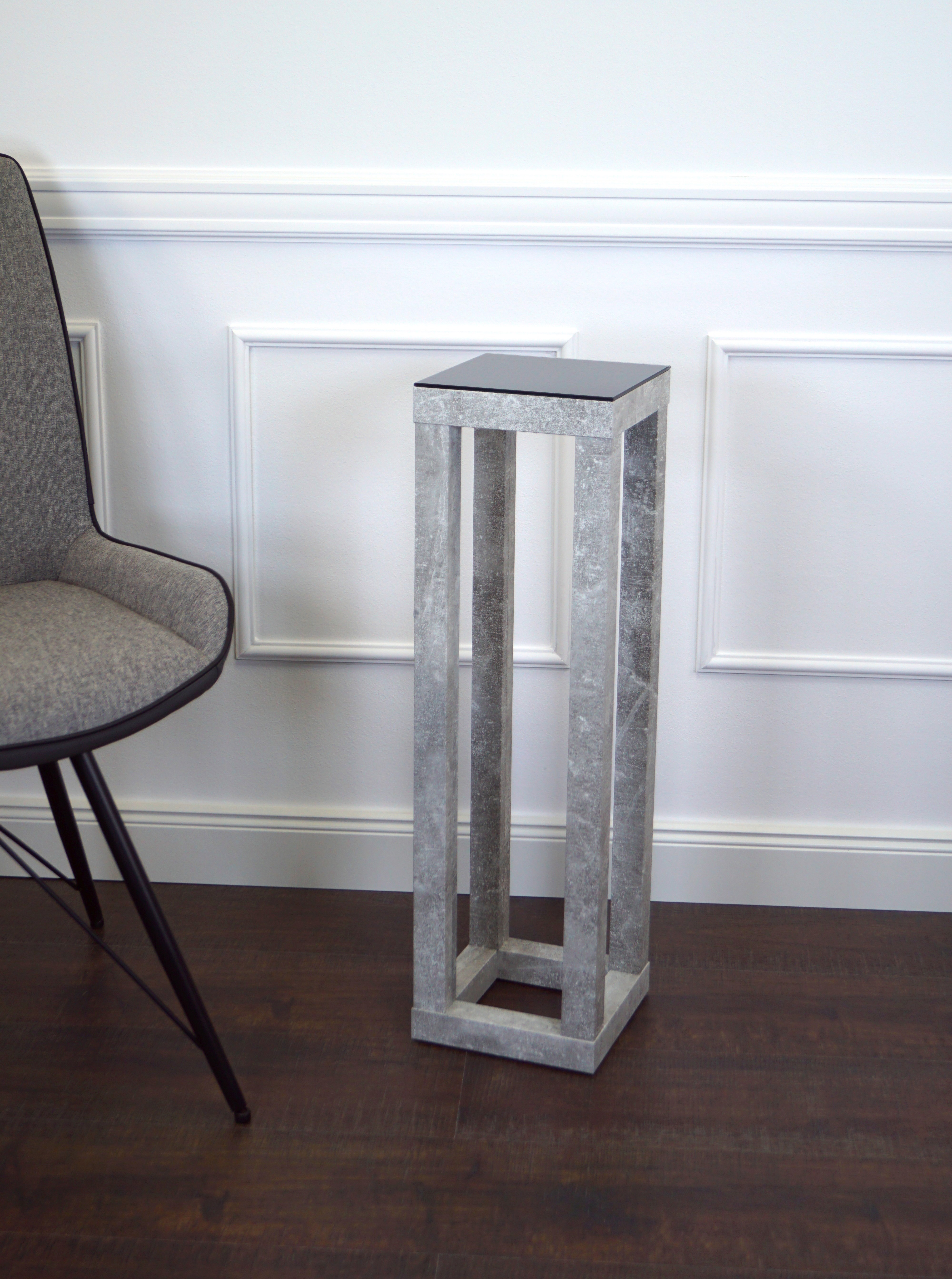 Blumensäule, Dekosäule "Cube", Gestell in Betonoptik, Glas in Schwarz, 20 x 20 x 60cm